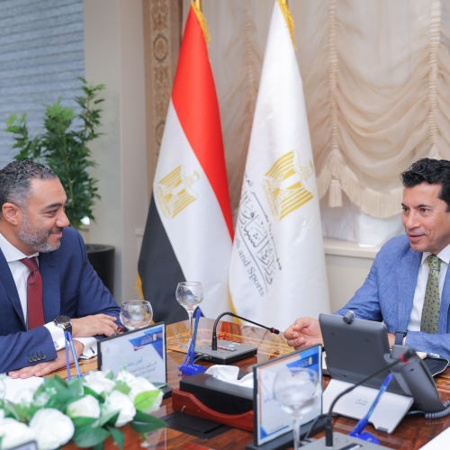 وزير الشباب والرياضة يشهد توقيع بروتوكول تعاون مع ڤودافون مصر