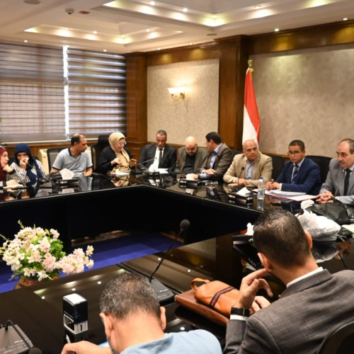 إقبال كثيف علي المزايدة الخاصة بحق الاستغلال الإعلاني للمساحات الإعلانية بمركز التنمية الشبابية الجزيرة "١"