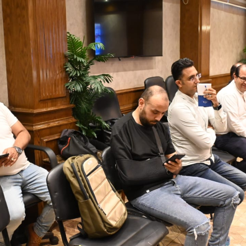 إقبال كثيف علي المزايدة الخاصة بحق الاستغلال الإعلاني للمساحات الإعلانية بمركز التنمية الشبابية الجزيرة "١"