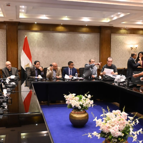إقبال كثيف علي المزايدة الخاصة بحق الاستغلال الإعلاني للمساحات الإعلانية بمركز التنمية الشبابية الجزيرة "١"