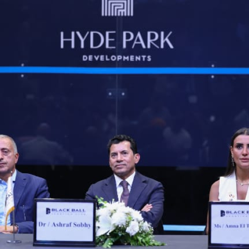 وزير الرياضة يشهد المؤتمر الصحفي وانطلاق بطولة العالم للناشئين للإسكواش بنادي بلاك بول الرياضي