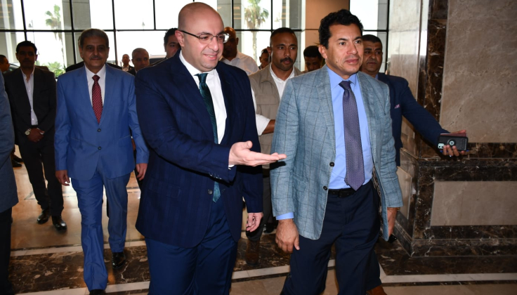 وزير الشباب والرياضة يصل محافظة بني سويف