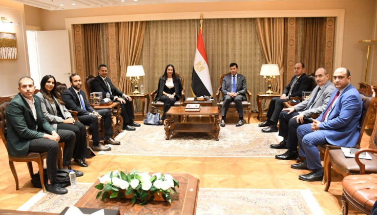 وزير الشباب يبحث مع مسؤولي شركة "أديداس" سبل التعاون المشترك