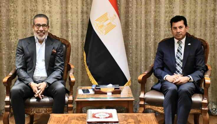 وزير الشباب يبحث مع الكاتب والسيناريست مدحت العدل تطوير مسابقة "إبداع" والتعاون في مسرحية غنائية لأم كلثوم
