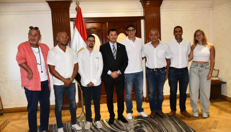 وزير الشباب والرياضة يستقبل البعثة المصرية ويكرمها بعد التتويج بالمركز الأول في سباق "كابري - نابولي" العالمي للسباحة بإيطاليا
