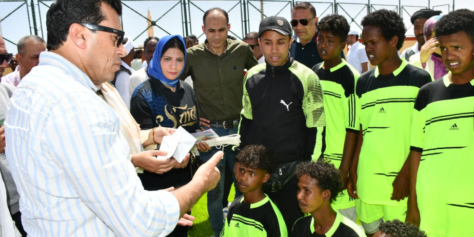 وزير الشباب والرياضة يفتتح الملعب الخماسي بمركز شباب أبو رماد ويوجه برفع كفاءة المبني الإداري