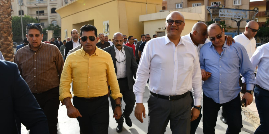 وزير الشباب والرياضة ومحافظ القليوبية يتفقدان مركز التنمية الشبابية بالعبور ويعلنان افتتاح الملعب الرئيسي