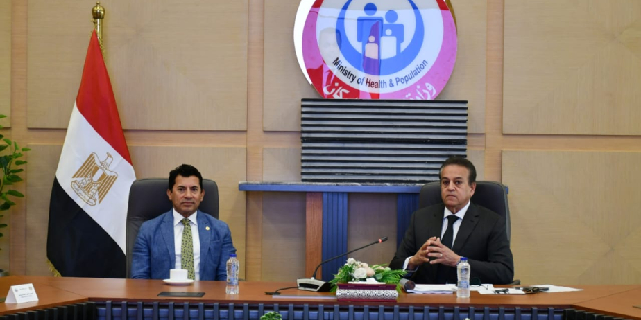 وزيرا الصحة والشباب يعقدان لقاءً موسعًا مع لجنة الصحة بنموذج محاكاة مجلس الشيوخ