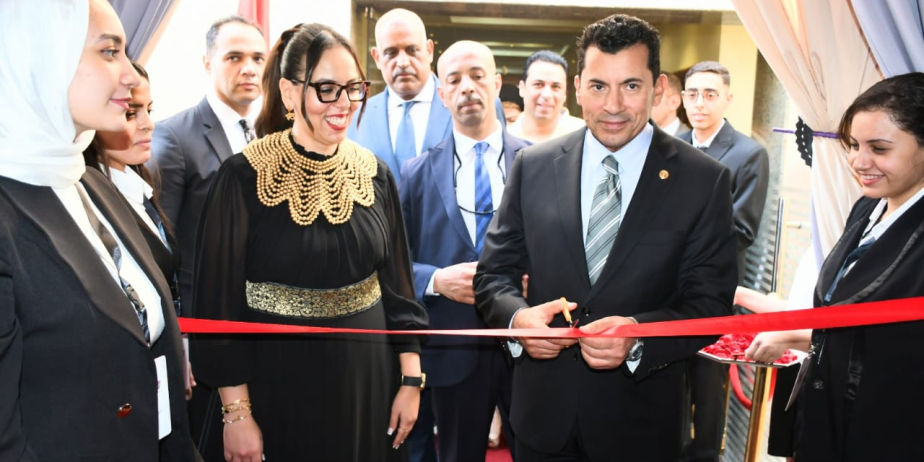 وزير الشباب والرياضة يفتتح المقر الدائم لمكتب "فن إدارة الحياة" بالجزيرة ويشهد توقيع 4 بروتوكولات تعاون
