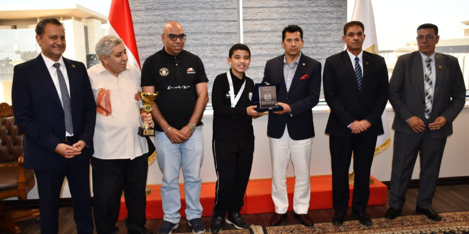 وزير الشباب والرياضة يستقبل بطل العالم في الشطرنج عبدالرحمن سامح بمقر الوزارة بالعاصمة الإدارية