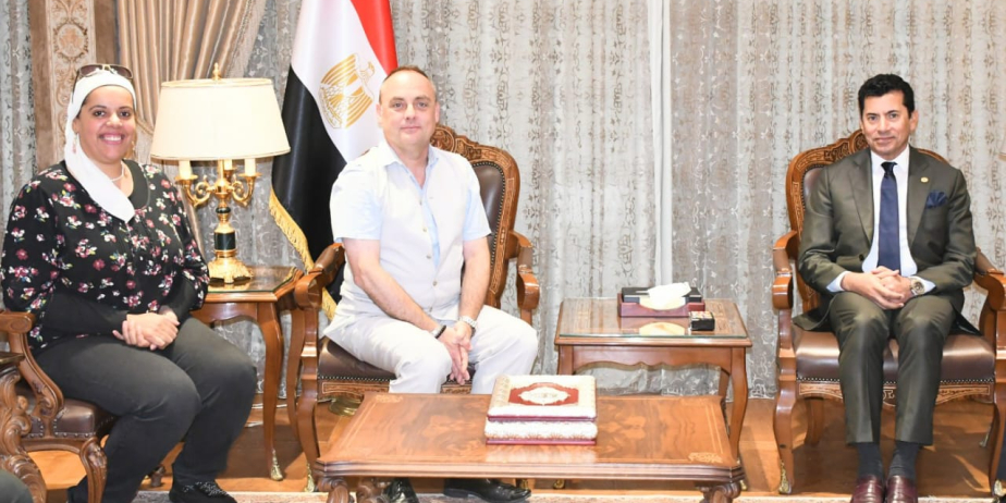 وزير الشباب يلتقي الممثل المقيم لصندوق الأمم المتحدة للسكان في مصر