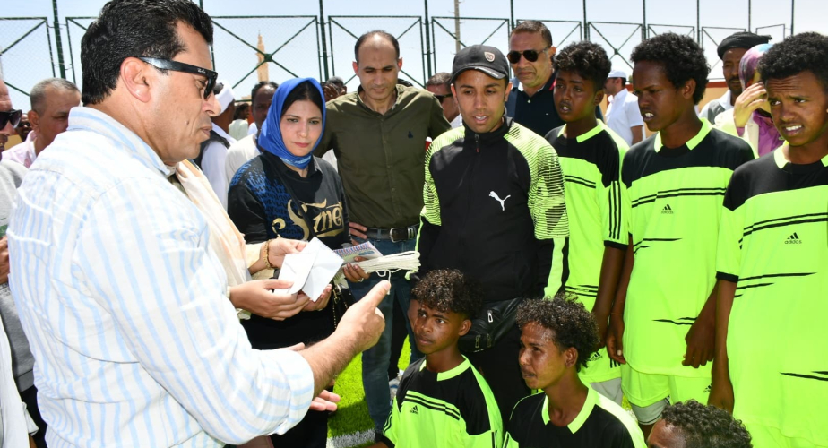 وزير الشباب والرياضة يفتتح الملعب الخماسي بمركز شباب أبو رماد ويوجه برفع كفاءة المبني الإداري