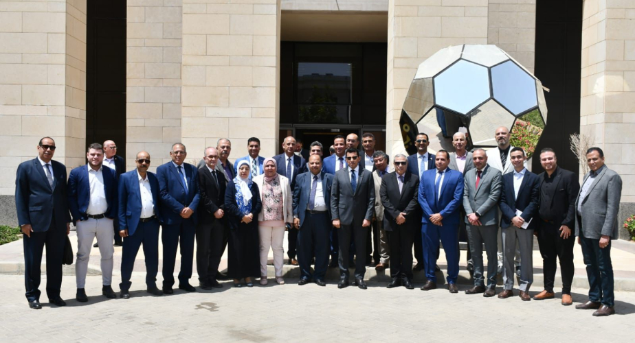 وزير الشباب والرياضة يلتقي مسؤولي مشروع القوافل التعليمية في نسخته الثانية عشرة