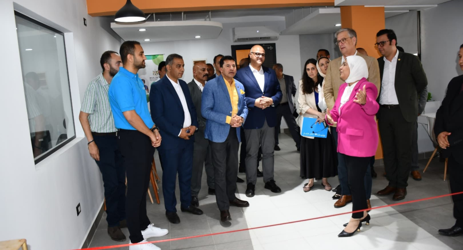 وزير الشباب والرياضة ومحافظ القليوبية يفتتحان معمل الابتكار بمركز شباب المنشية