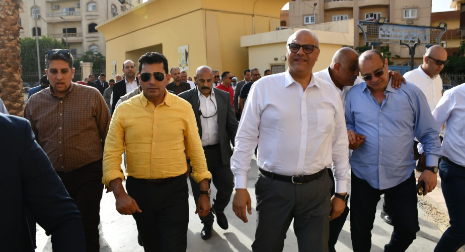 وزير الشباب والرياضة ومحافظ القليوبية يتفقدان مركز التنمية الشبابية بالعبور ويعلنان افتتاح الملعب الرئيسي