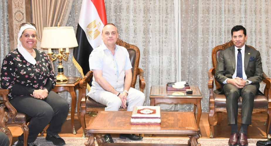 وزير الشباب يلتقي الممثل المقيم لصندوق الأمم المتحدة للسكان في مصر