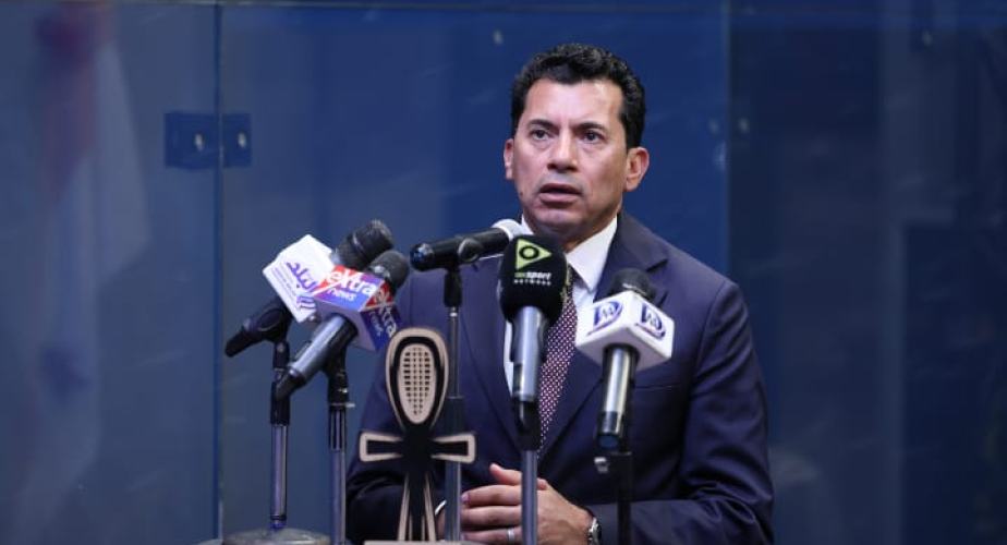 وزير الرياضة يشهد المؤتمر الصحفي وانطلاق بطولة العالم للناشئين للإسكواش بنادي بلاك بول الرياضي