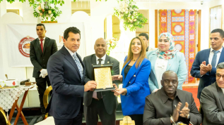 وزير الشباب والرياضة يشارك أعضاء نموذج محاكاة مجلس الشيوخ في مائدة الإفطار الرمضاني