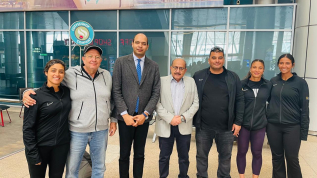 وزير الرياضة يجري اتصال هاتفي ببعثة المنتخب المصري للتنس الأرضي بعد وصولهم للقاهرة