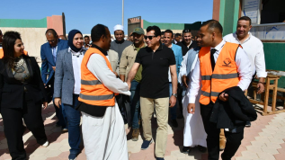 وزير الشباب والرياضة يتفقد تنفيذ فعاليات القوافل التعليمية والتنويرية بمدرسة سعد أبو ريده بشلاتين