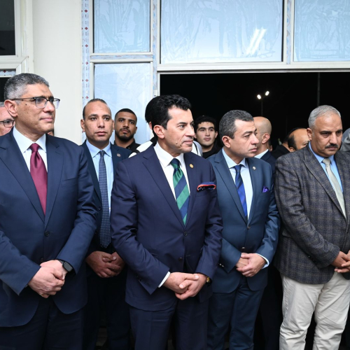 د أشرف صبحي يتسلم شهادة الأيزو لمركز التنمية الشبابية بالشيخ زايد
