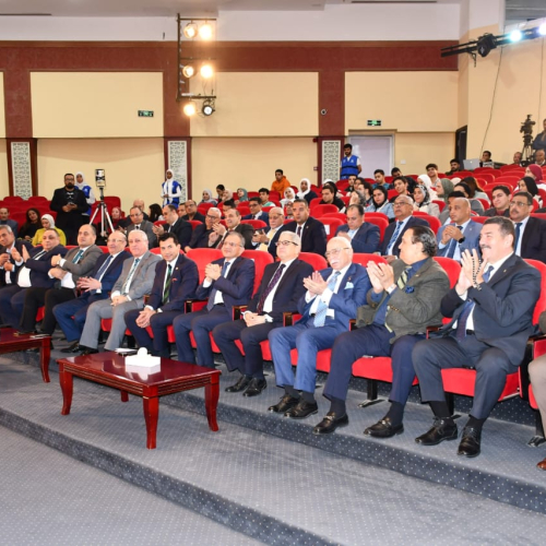 El Ministro de Deportes asiste a la entrega de los Premios Al-Ahram a la Cultura Deportiva