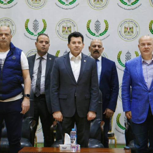 وزير الرياضة يكرم ابطال الدورات الرمضانية وحفظة القران بمركز التنمية الشبابية بالجزيرة