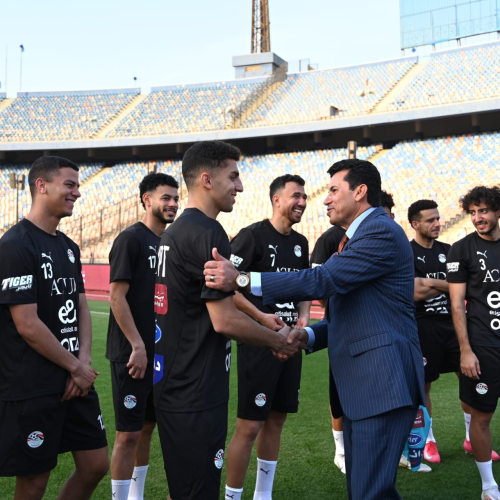 وزير الشباب والرياضة يشهد المران الأخير لمنتخب مصر قبل السفر إلى المغرب لمواجهة إثيوبيا في تصفيات كأس العالم