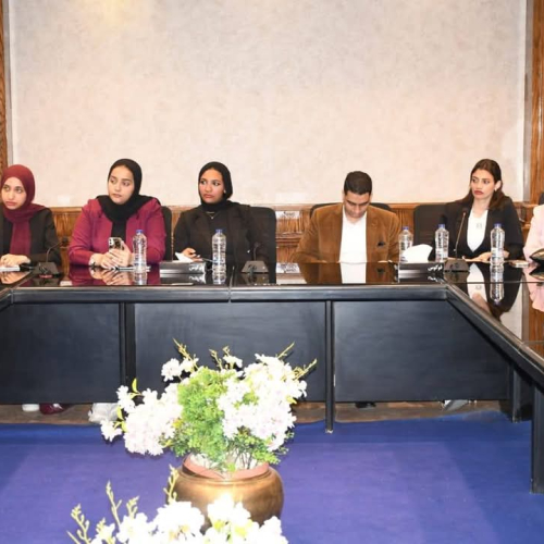 صبحى خلال لقائه بطلاب إعلام بجامعة ٦ اكتوبر  : الإعلام يلعب دوراً رئيساً ومحورياً في تنوير الرأي العام ومحاربة الاخبار  المغلوطة والمضللة