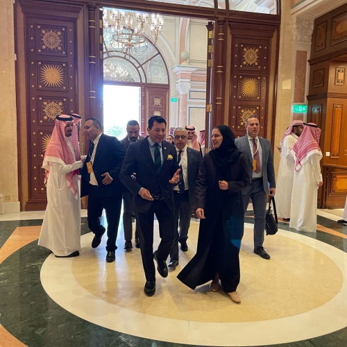 وزير الشباب يصل الرياض للمشاركة في منتدى الاستثمار الرياضي SIF*