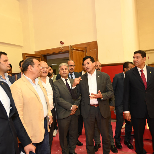 وزير الشباب والرياضة يناقش مستقبل الرياضة المصرية مع رؤساء التحرير في ضوء توجيهات الرئيس السيسي