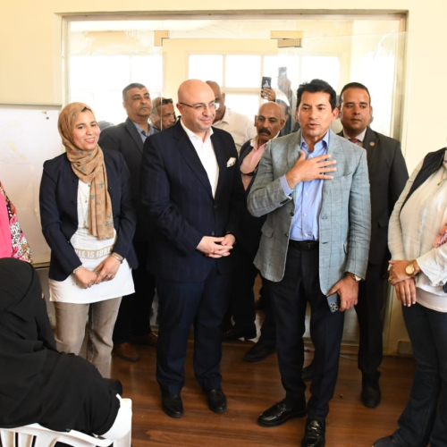 وزير الشباب ومحافظ بني سويف يتفقدون الأنشطة والمشروعات داخل مركز التنمية الشبابية