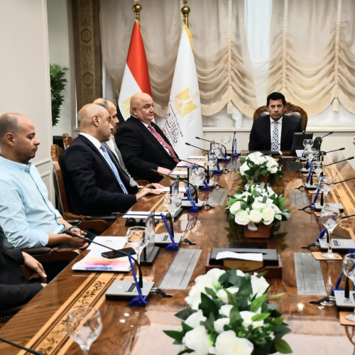 د. أشرف صبحى  يناقش استعدادات تنفيذ مشروع "30 يوم تحدي" مع بنك saib وشركة برزنتيشن لايف