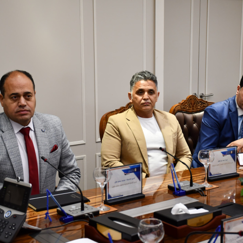 د. أشرف صبحى  يناقش استعدادات تنفيذ مشروع "30 يوم تحدي" مع بنك saib وشركة برزنتيشن لايف