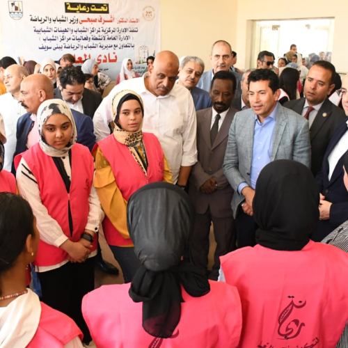وزير الشباب ومحافظ بني سويف يتفقدون الأنشطة والمشروعات داخل مركز التنمية الشبابية