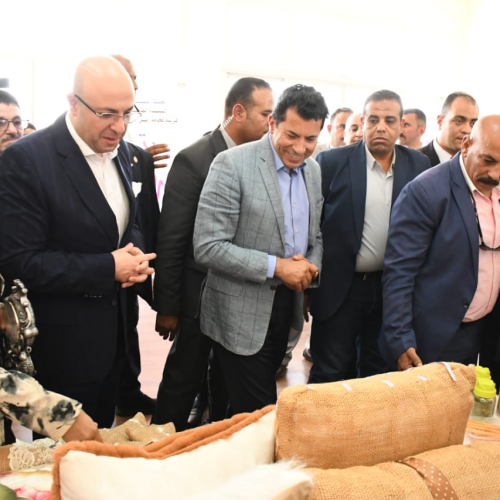وزير الشباب ومحافظ بني سويف يتفقدون الأنشطة والمشروعات داخل مركز التنمية الشبابية
