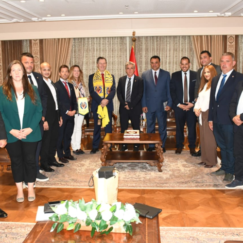 وزير الشباب يلتقي السفير الإسباني وممثلي نادي فياريال لبحث سبل التعاون المشترك