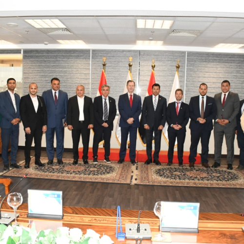 وزير الشباب يلتقي السفير الإسباني وممثلي نادي فياريال لبحث سبل التعاون المشترك