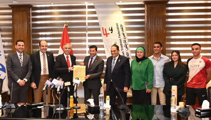 وزير الرياضة يشهد المؤتمر الصحفي للإعلان عن البطولات العربية والإفريقية للترايثلون بالجلالة