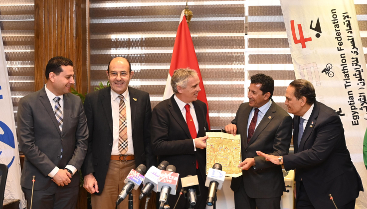 وزير الرياضة يشهد المؤتمر الصحفي للإعلان عن البطولات العربية والإفريقية للترايثلون بالجلالة