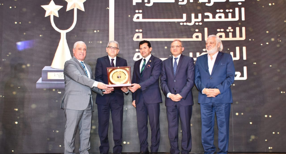 El Ministro de Deportes asiste a la entrega de los Premios Al-Ahram a la Cultura Deportiva