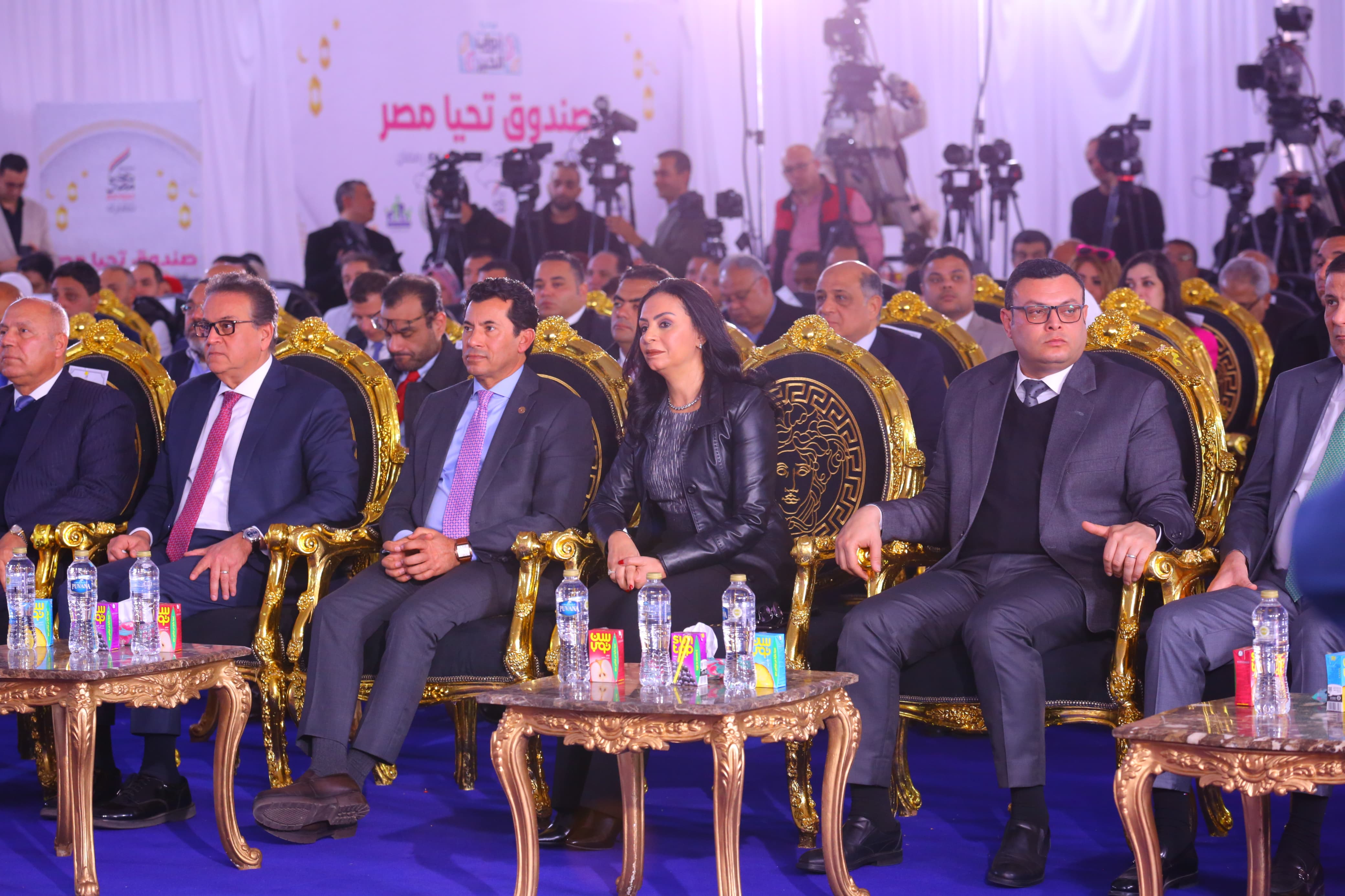 وزير الشباب يشهد اطلاق قافلة المساعدات الإنسانية لصندوق تحيا مصر