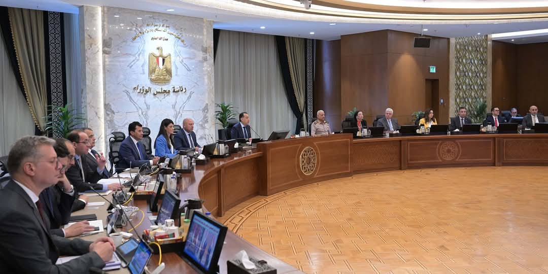 وزير الشباب والرياضة يستعرض "إنجازات الرياضة المصرية" فى اجتماع مجلس الوزراء