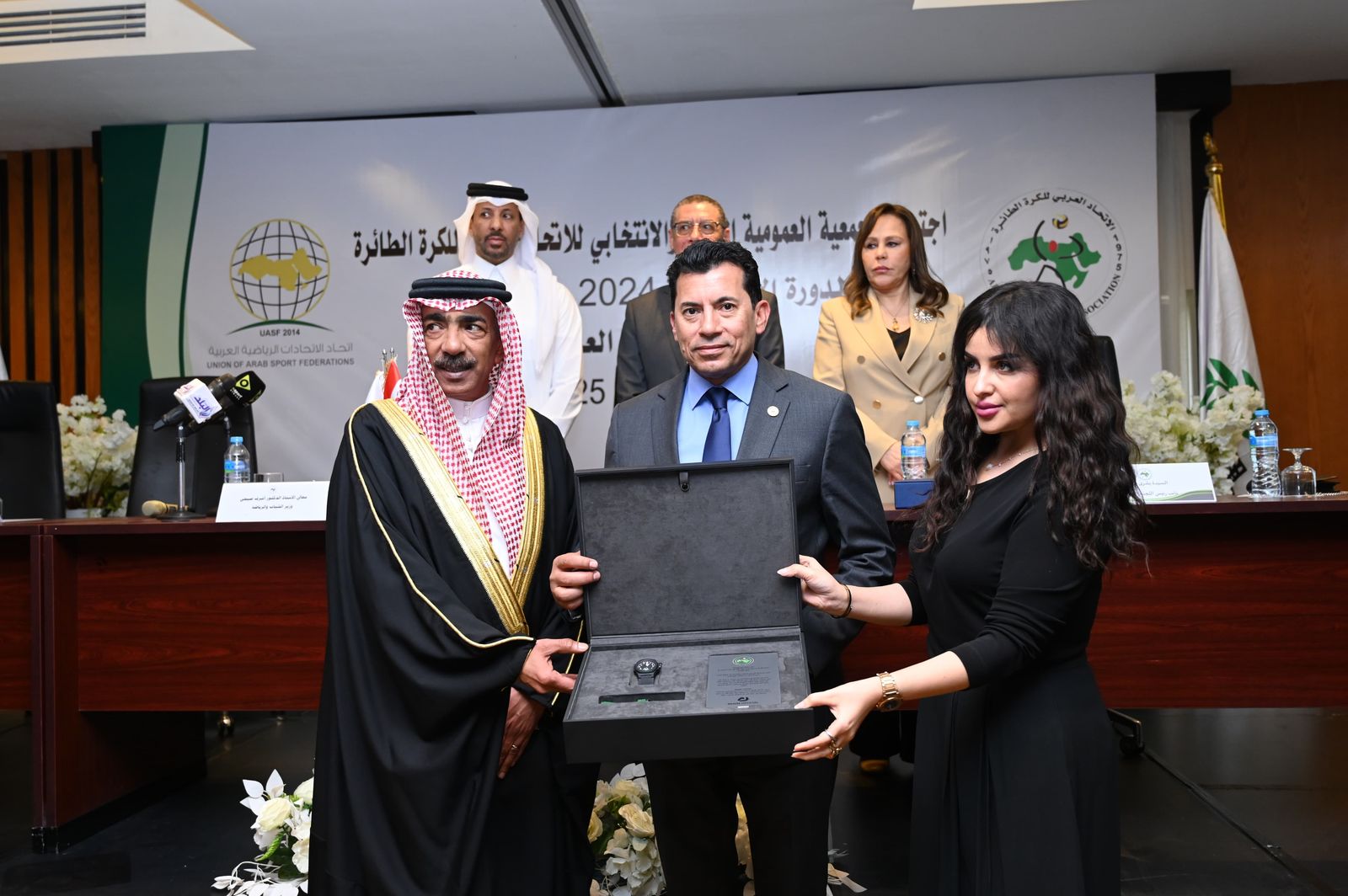وزير الشباب يشهد الجمعية العمومية للاتحاد العربي للكرة الطائرة