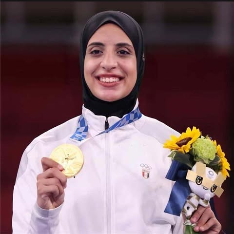 وزير الشباب والرياضة بتواصل هاتفيا مع فريال اشرف للاطمئنان على حالتها الصحية