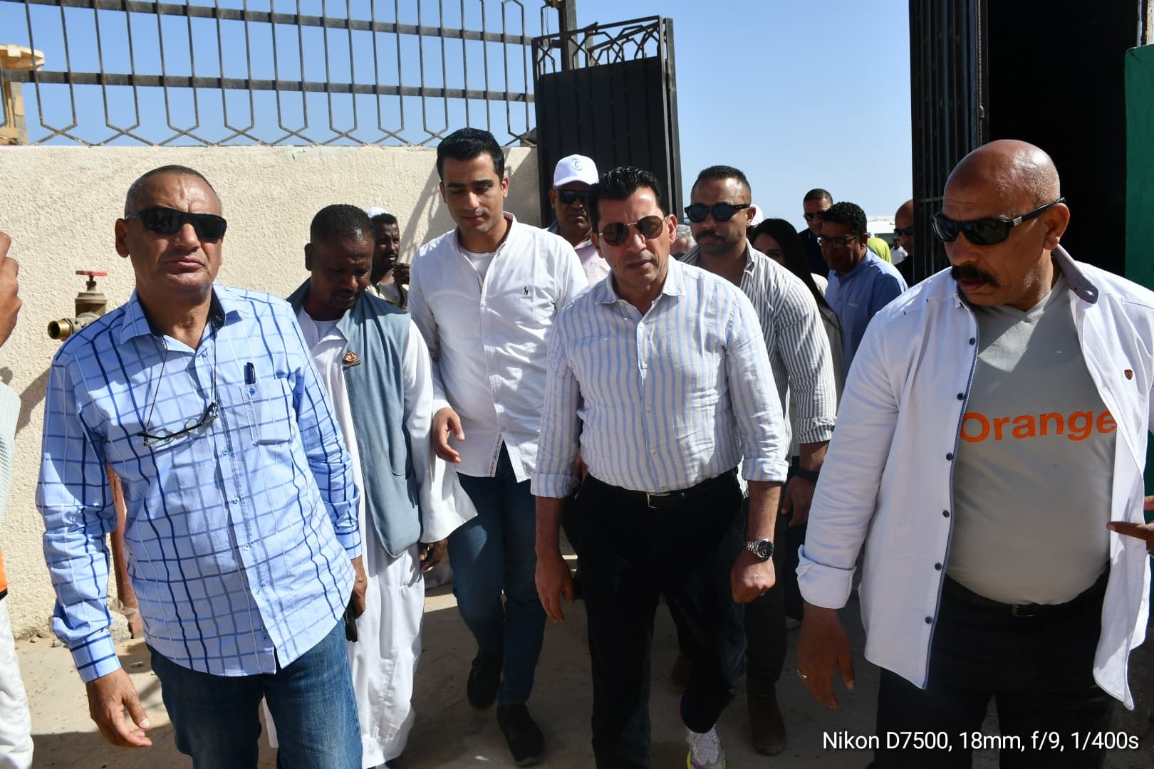 وزير الشباب والرياضة يفتتح الملعب الخماسي بمركز شباب حلايب ويوجه بتطوير المبني الإداري وإنشاء ملعب متعدد