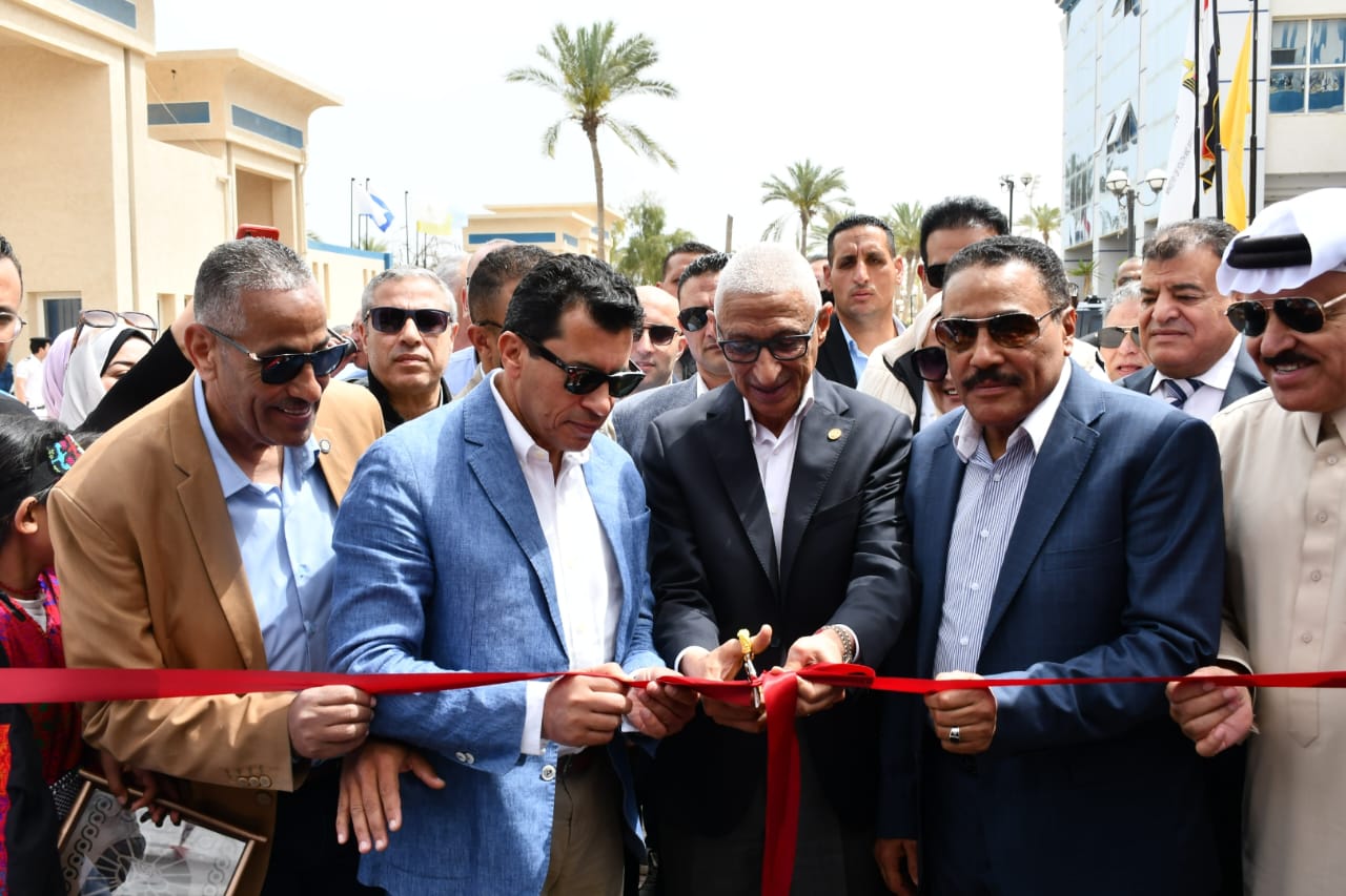 وزير الشباب ومحافظي شمال سيناء ومطروح يفتتحون معرض لمنتجات الشباب الحرفية والتراثية