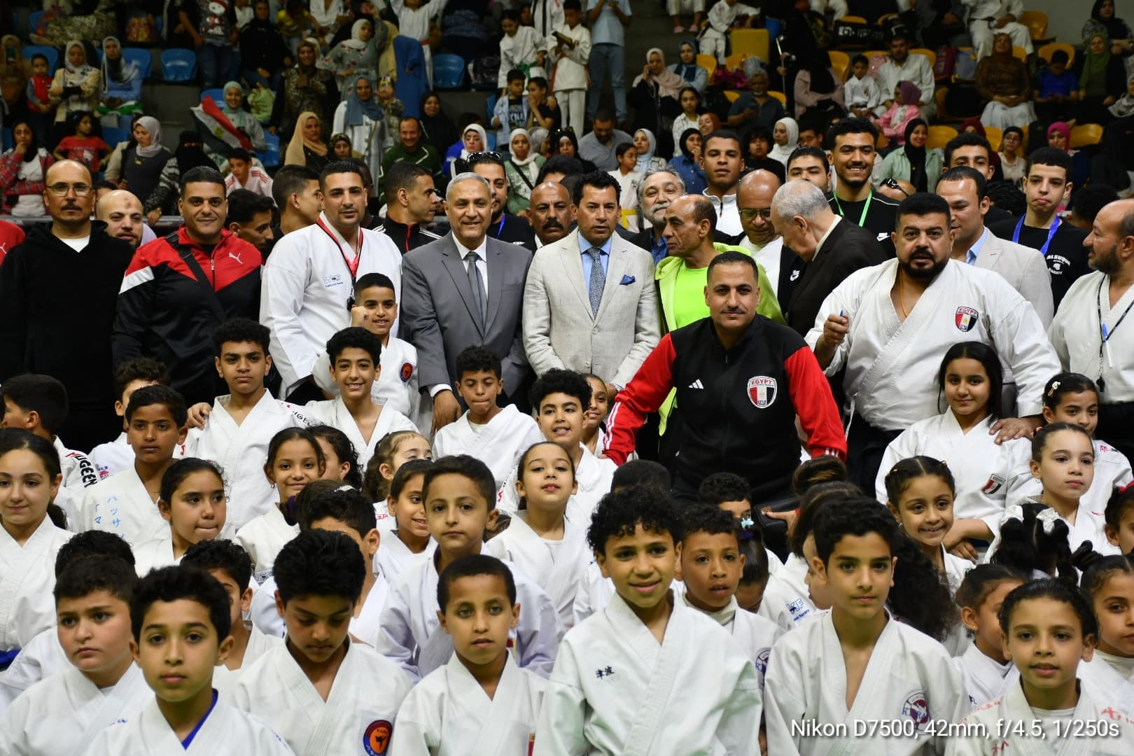 وزير الشباب والرياضة يتفقد منافسات البطولة الإفريقية المفتوحة للكاراتيه التقليدي باستاد القاهرة الدولي