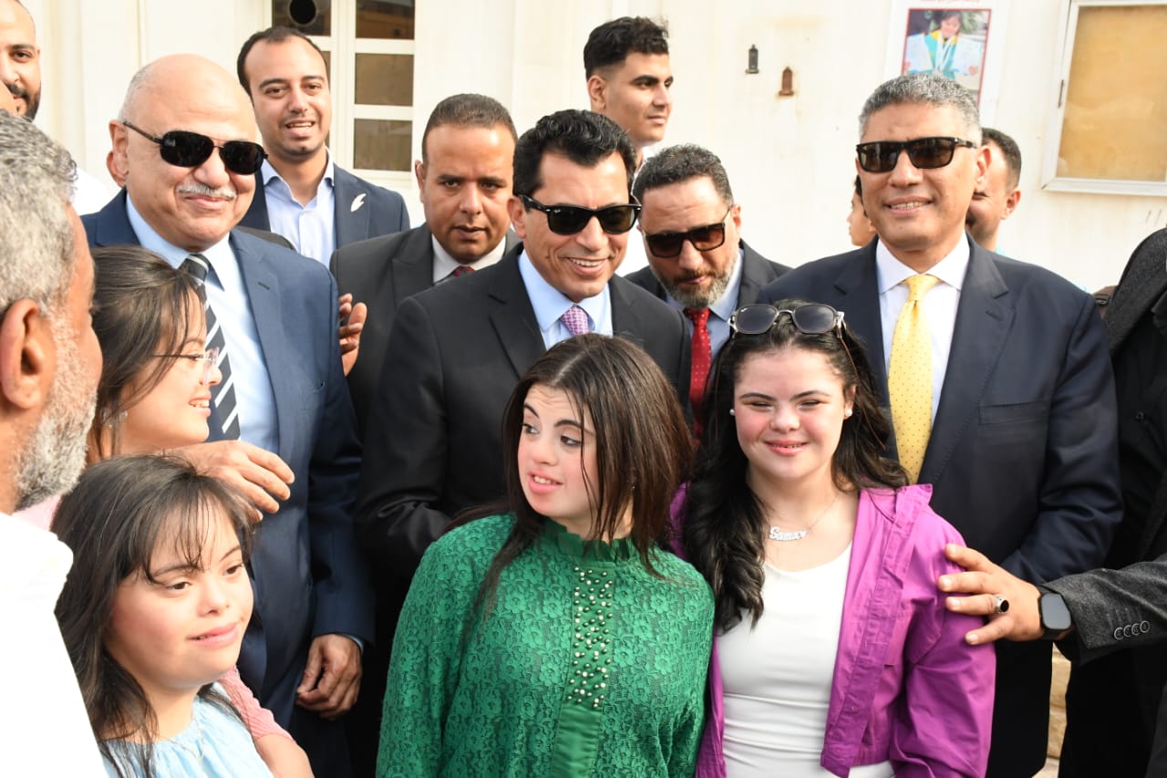 وزير الشباب ومحافظ الجيزة يفتتحان منشآت رياضية جديدة بنادي حدائق الأهرام