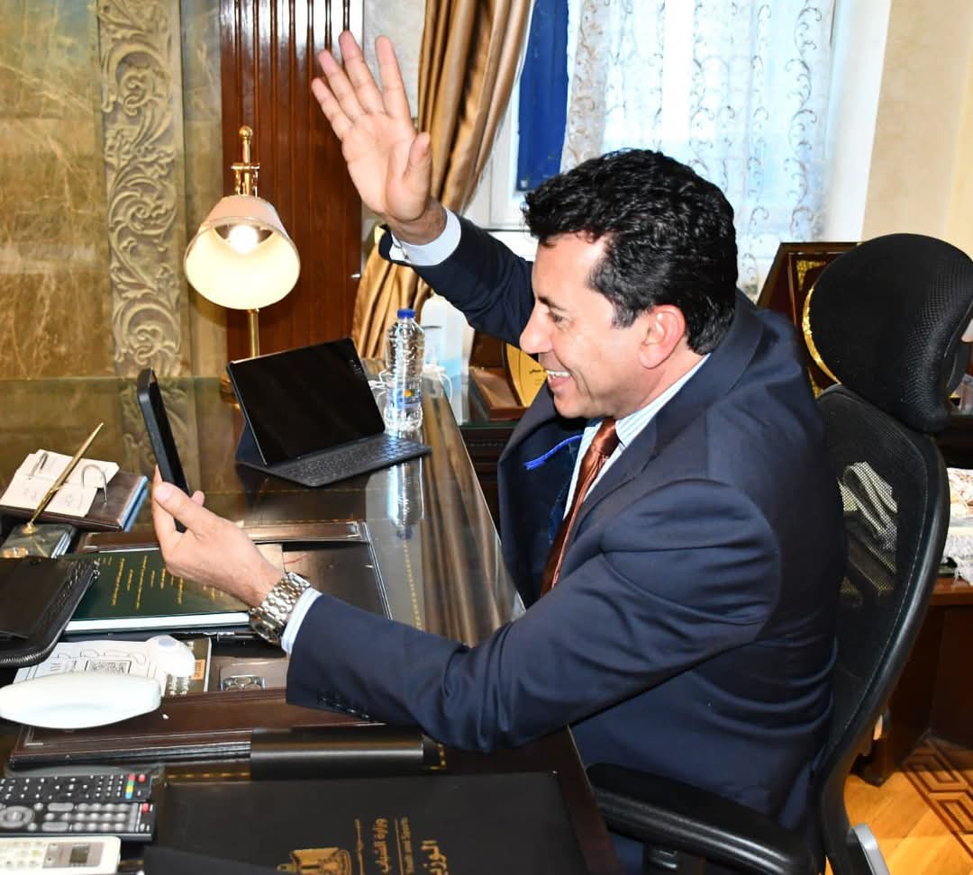 وزير الرياضة يهنيء لاعبي المنتخب القومي للجمباز بعد حصولهم علي خمس ميداليات متنوعة